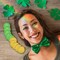 St. Patrick's Day Gold Coins - 100 Pieces Gold Green Lucky Coins Plastic Shamrock Leprechaun Coins, 3-Leaf Clover Coin for Party Decoration Favors